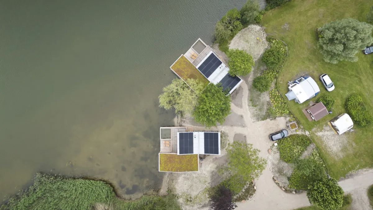 Panorama Chalet bovenaanzicht zonnepanelen HR