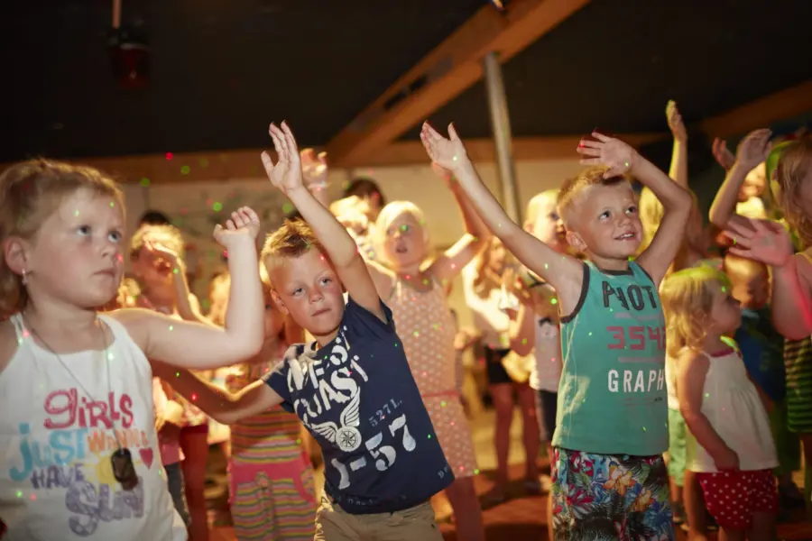 14 Kinderen dansen