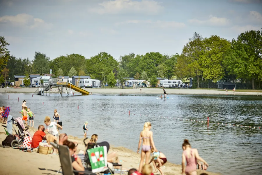 zwemplas in de zon