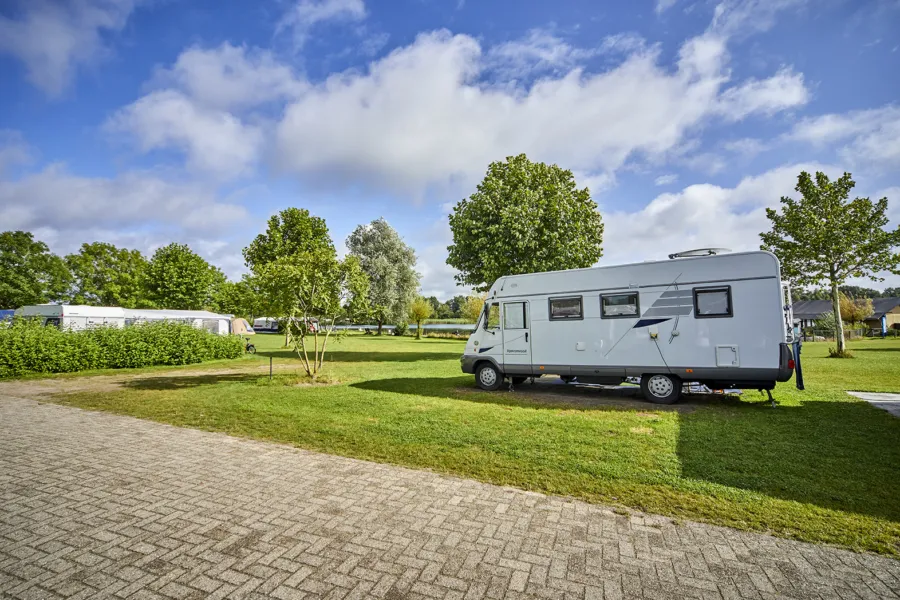 TerSpegelt camper veld
